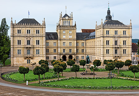 Bild: Schloss Ehrenburg mit Schlossplatz