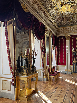 Picture: Console table in the Throne Hall
